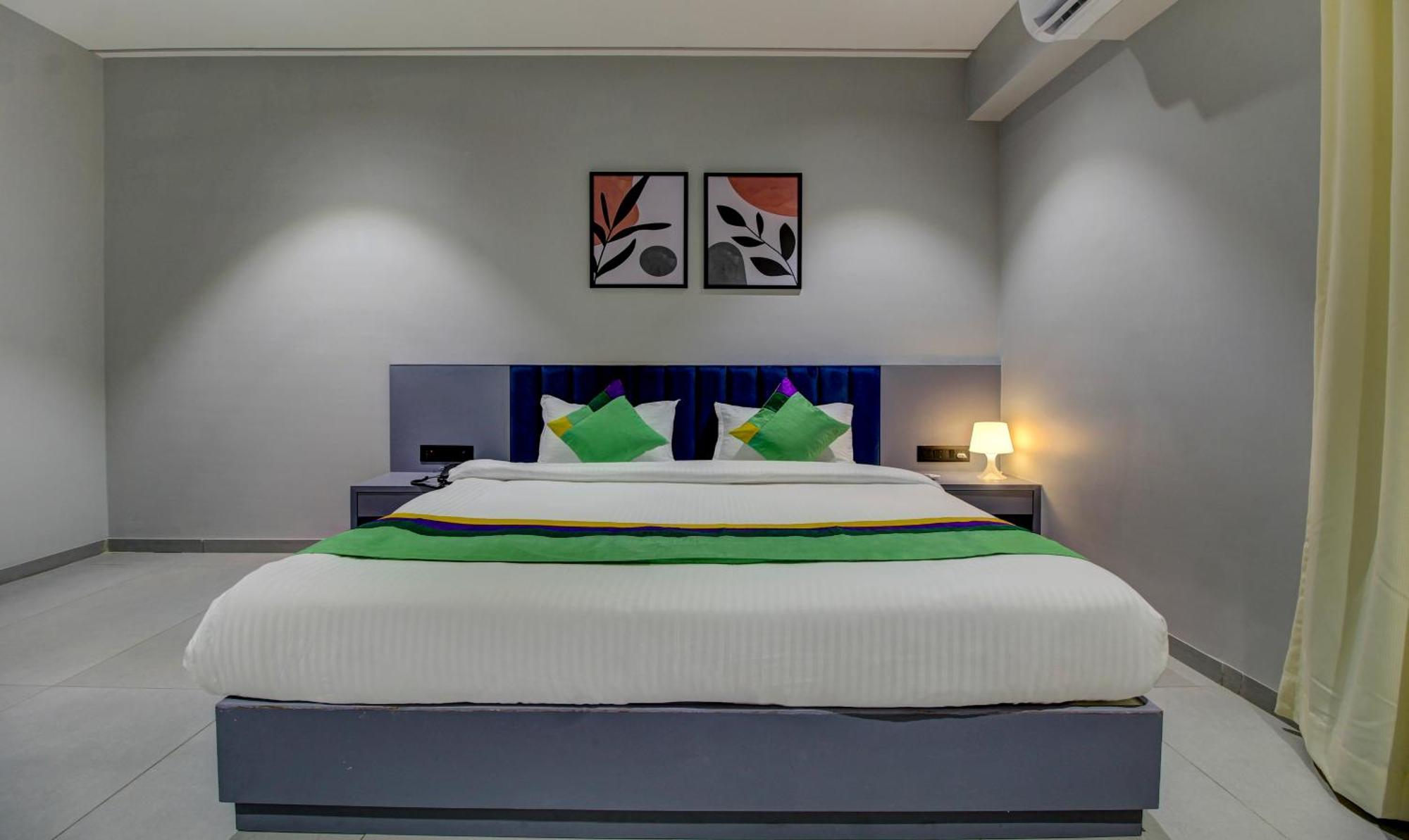 Comfort Inn Baner- Indian Nationals Only 푸네 외부 사진
