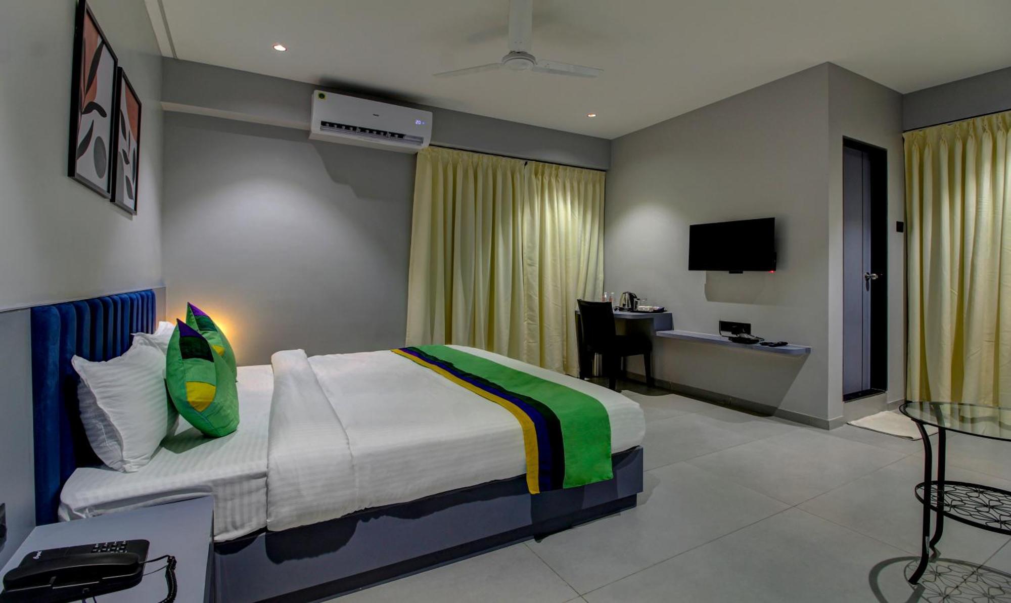 Comfort Inn Baner- Indian Nationals Only 푸네 외부 사진