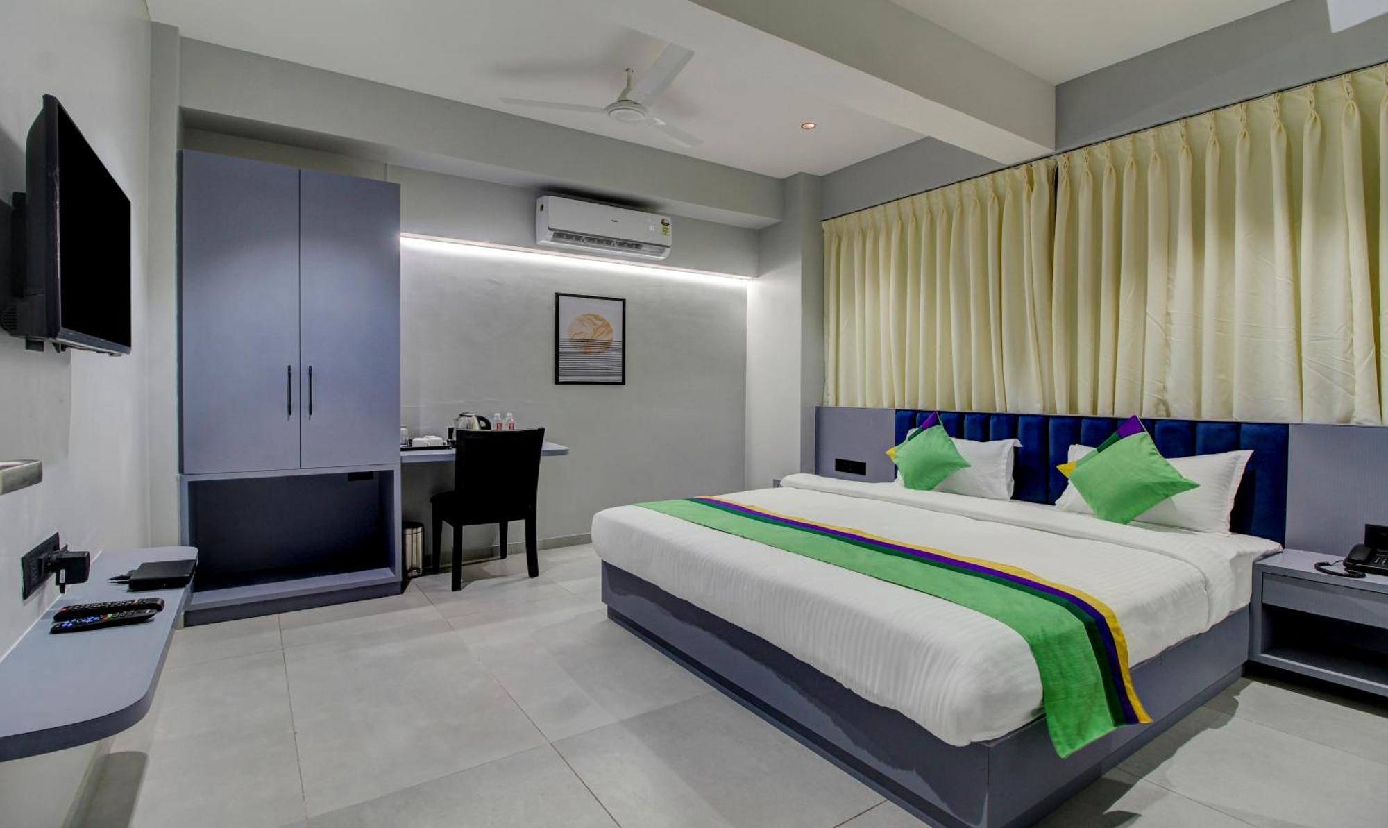 Comfort Inn Baner- Indian Nationals Only 푸네 외부 사진